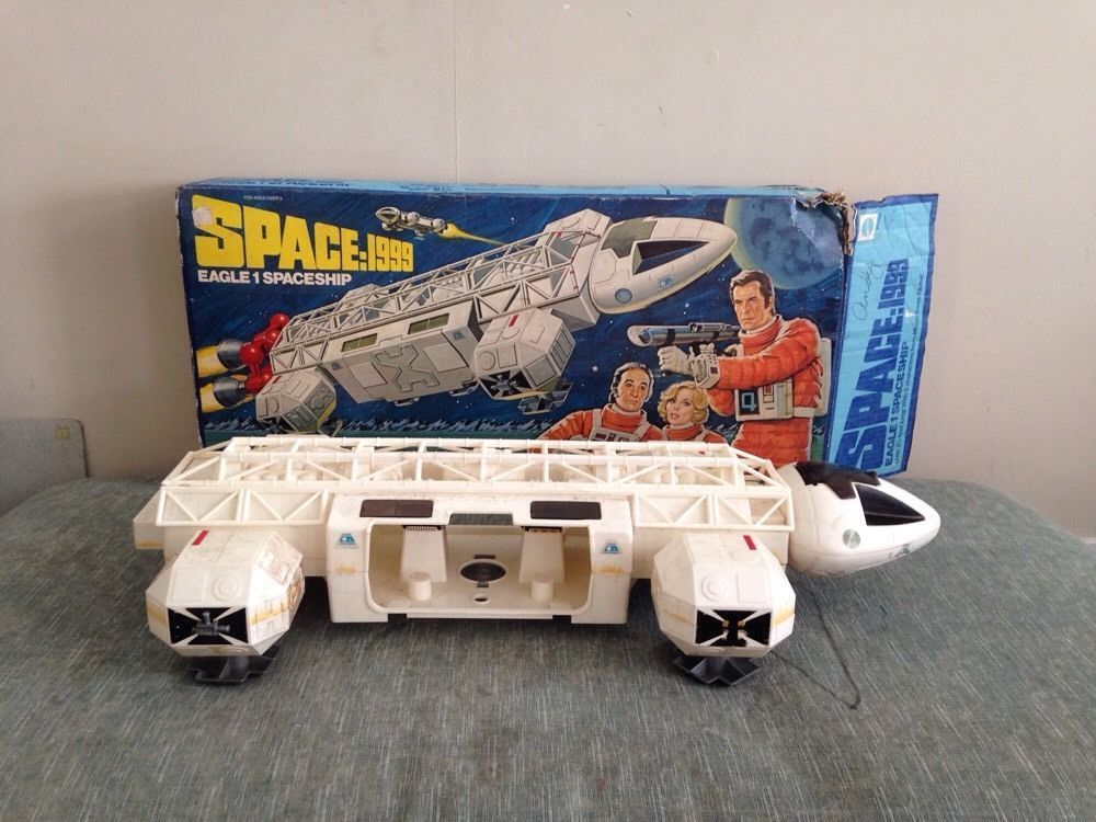 Space 1999 – Toy and Box